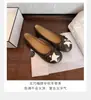 Zapatos planos de ballet nuevos de estrella 2026, puntera redonda que rejuvenece, corte bajo, lazo, cuero, tacón bajo, zapatos planos casuales para mujer