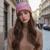 Gorros de Punto Jacquard Europeos y Americanos Transfronterizos con Letras, Gorros Cálidos de Hip-Hop, Gorros de Punto tipo Cúpula para Otoño e Invierno, Gorros de Lana al por Mayor