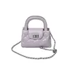 Bolso pequeño cuadrado Kelly con bordado acolchado 2026 nuevo popular de verano versátil bolso bandolera con cadena de bolas doradas