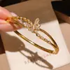 Pulsera con Cierre de Mariposa de Zirconia Electrochapada en Oro Real de 18K con Diseño Exquisito, Joyería de Gama Alta Versátil y de Nicho