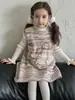 Camiseta base con volantes estilo coreano para niña para Otoño e Invierno 2025 Nuevo top de punto engrosado de cuello semi-alto para niños