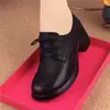 Sapatos femininos de couro estilo britânico com saltos grossos, solas grossas, de amarrar, solas macias, bico redondo, sapatos de um só, novo modelo de primavera