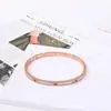 Pulseiras de Casal de Luxo Leve de Alta Qualidade, Aço Titânio Abertas com Design de Nicho, Pulseiras Modernas Populares Estilo Ins