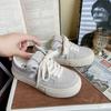 Baikuang 2023 Primavera Nuevos Zapatos Blancos Casuales Versátiles Retro Zapatos de Lona de Dos Barras Diseño Nicho Zapatos de Mujer