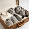 Bolsa de terciopelo gris con cordón en stock para guardar joyas, bolsa a prueba de polvo para auriculares, bolsa de terciopelo para guardar regalos