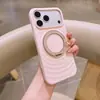 Suporte giratório de 360 graus adequado para capa de celular 18 Pro Max, capa protetora magnética de silicone líquido ondulado Apple 17