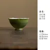 Xícara Pequena de Cerâmica com Esmalte Verde Mandarina e Pontos Dourados, Xícara Mestra Cerâmica com Pé Alto em Formato de Pétala, Xícara de Degustação de Chá Estilo Chinês Novo, Xícara de Chá Kung Fu para Uso Doméstico