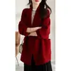 Coleção Outono/Inverno 2026: casaco de lã vermelho dupla face, um casaco elegante e estiloso de comprimento médio projetado para fazer mulheres baixinhas parecerem mais altas e jovens