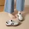 Zapatillas blancas para mujer con suela plana, zapatos casuales retro ligeros, zapatillas de entrenamiento alemanas, zapatos casuales deportivos, nuevo modelo de mujer 2026 con suela gruesa