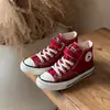 Zapatos deportivos casuales versátiles para niños, nuevo estilo otoño 2025, zapatillas de lona antideslizantes de moda para niños y niñas.