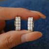 Explosiones de hip-hop de Amazon S925 aretes de moissanita de plata esterlina anillo redondo incrustado con joyería para orejas para hombres y mujeres europea y americana