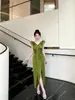 Verão 2026 Novo Design Francês Decote V Senso de Design Babado Manga Curta Emagrecedor Fenda Vestido 61429