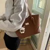 Moda Coreana Inverno 2025 Bolsa Tote Grande Estampa de Leopardo Versátil Simples Casual Feminina para Ombro