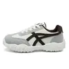 C9012 Tênis Antiderrapante de Couro Modelo Novo 2026 Feminino, Solado Macio, Confortável para Mulheres, Sapatos Casuais para Exterior