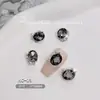 Joyería de Pedrería para Uñas 2025 Nuevo Modelo Pedrería de Aleación Deslumbrante Cristal de Colores Corazón Inclinado Pedrería Cuadrada Gruesa para Uñas Venta al por Mayor