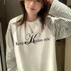 Camiseta Raglan Manga Longa Listrada em Contraste com Estampa de Letras Americana para Mulheres na Primavera e Outono Solta Casual Moda Versátil Tops