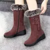 Botas gruesas de media pantorrilla, botas de nieve antideslizantes para mujer, nuevo estilo de invierno 2026, botas de algodón forradas de felpa, de suela plana, con un ligero tacón, botas de algodón grandes para la región noreste