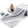 Toalla de fibra ultrafina con borde bordado, directa de fábrica, para piscina, fitness, absorbente, de secado rápido, personalizable.