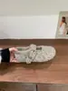 Sapatos Birkenstock Bonitos-Feios que Aumentam a Altura para Mulheres Inverno 2025 Bico Redondo Fivela de Cinto Sapatos de Algodão Quentes Peludos Loafers