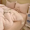Ins Conjunto de cama de quatro peças em lã de cordeiro estilo coreano e veludo de leite, capa de edredom espessa de inverno, lençol de cama, lençol com elástico, conjunto de três peças em veludo coral 4