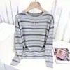 Ropa para chica talla grandeModa top de punto a rayas de manga larga con cuello redondo nuevo top versátil que reduce la edad