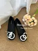 Sapatos Rasos Chanel Duplo C, Mocassins Acolchoados, Novos para o Verão 2025 Sapatilhas Rasas com Laço
