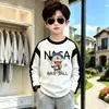 Camiseta de manga larga de algodón puro para niños, primavera y otoño, cómoda y transpirable, top de capa base para niños mayores, camisa de estilo raglán moderna y genial
