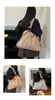 Bolso de Mano Retro Trendy con Remaches 2025 Nuevo Bolso Tote de Moda Bolso Almohada Simple de Gran Capacidad