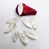 Flor de concha tallada, plato blanco, concha de 5 x 13 mm, hojas sueltas, cuentas, joyería, tocado, accesorios, bricolaje, materiales hechos a mano, venta al por mayor
