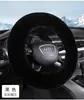 Cubierta de volante de coche nuevo cubierta de mango de felpa de conejo de invierno lana de invierno cálida antideslizante cubierta protectora fabricantes al por mayor