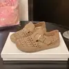 Zapatos Birkenstock huecos estilo retro para mujer, zapatos slip-on transpirables de suela blanda para el verano 2026, zapatos planos versátiles para exteriores