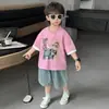 Conjunto de Verão para Meninos 2026 Novo Estilo Camiseta de Manga Curta de Verão Infantil Conjunto de Duas Peças Roupa de Verão para Bebês Estilo Fino de Desenho Animado para Crianças Pequenas