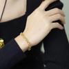 Novo Bracelete Dourado Flor de Quatro Folhas, Bracelete Coração com Coração, Modelo Quente de Celebridade da Internet Douyin, Bracelete para Atacado para Comerciantes de Transmissão ao Vivo