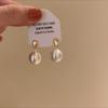 Aretes de Frijol en Forma de C Blancos Crema Suaves y Elegantes para Mujer, Diseño de Nicho Simple, Lujo Ligero, Aretes de Tuerca de Gama Alta