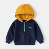 Moletom de Primavera para Meninos 2026 Novo Estilo Coreano Roupa de Início de Primavera Top de Manga Longa Patchwork Infantil Legal e Estiloso
