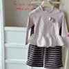 Conjunto de Niña 2026 Otoño Nuevo Estilo: Conjunto de Dos Piezas: Camiseta de Manga Larga con Bordado de Gatito 3D y Lazo y Pantalones de Pierna Ancha a Rayas