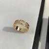 Anillo de gipsófila V dorado para mujer, versión ancha de tres filas del anillo clásico, chapado en oro de 18K, lleno de diamantes, estilo de moda para parejas