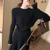 Tricô Básico Redondo de Gola Redonda para Ano Novo para Mulheres Outono Inverno Macio Camisola de Camada Interna Aderente Top Curto Emagrecedor