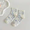 Calcetines para Mujer en Otoño e Invierno Estilo Nuevo Caricatura Cara Sonriente Calcetines de Algodón de Media Pantorrilla para Mujer Son Cómodos, Absorbentes del Sudor, Transpirables y Versátiles para Estilo Campus de Niñas