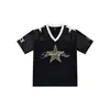 Camiseta de Gola V de Manga Curta Estilo High Street Americano para Homens e Mulheres, Verão Solta Casual Esportiva, Top Respirável com Bordado de Estrela de Cinco Pontas