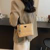 Bolsa de Mão Pequena da Moda para Mulheres, Nova Bolsa Saco Versátil Outono/Inverno 2026 com Textura de Alta Qualidade, Adequada para o Dia a Dia, Bolsa Transversal com Corrente