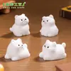 Paisaje en miniatura, caricatura creativa, figura de perrito blanco lindo, decoración DIY, adorno colgante, accesorio de escritorio o de coche, pieza decorativa pequeña