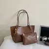 Bolso de hombro tipo tote vintage transfronterizo para mujer, gran capacidad, nuevo estilo invierno 2026, set de bolsos de mano versátil