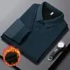 Nuevo T-shirt de invierno para hombre con solapa a rayas talla mediana Verde moda casual para hombre moda de dos piezas falsas top de base venta al por mayor