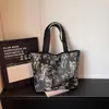 Nova Bolsa Nicho para Mulheres Primavera 2026, Bolsa de Ombro Casual de Grande Capacidade, Bolsa Tote para Comutação de Estudantes Universitários para Mulheres