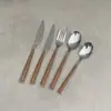 Cuchillo, Tenedor y Cuchara para Suministros de Hotel de Acero Inoxidable Vajilla Creativa Cuchara para Postre de Bistec Occidental Mango de Clip con Imitación de Madera Set Coreano