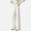 Yiwu Kusa Apparel Co., Ltd. ofrece pantalones deportivos elegantes y adelgazantes con una caída fluida, con un diseño retro americano y un corte ancho, holgado y casual.