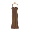 Conjunto de Moda para Mujer Tallas Grandes Runqi 9554 Estilo Francés Satén Pesado de Doble Cara Cuello en V Corte Asimétrico Vestido de Tirantes Sirena