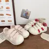 Nuevas zapatillas de entrenamiento gruesas de velcro de estilo chino de nicho originales para mujer, nuevas zapatillas casual versátiles tipo shell para mujer Otoño 2026