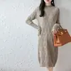 Novo vestido de malha de lã 100% de comprimento médio para outono e inverno para mulheres, gola semi-alta, espessado, saia acima do joelho